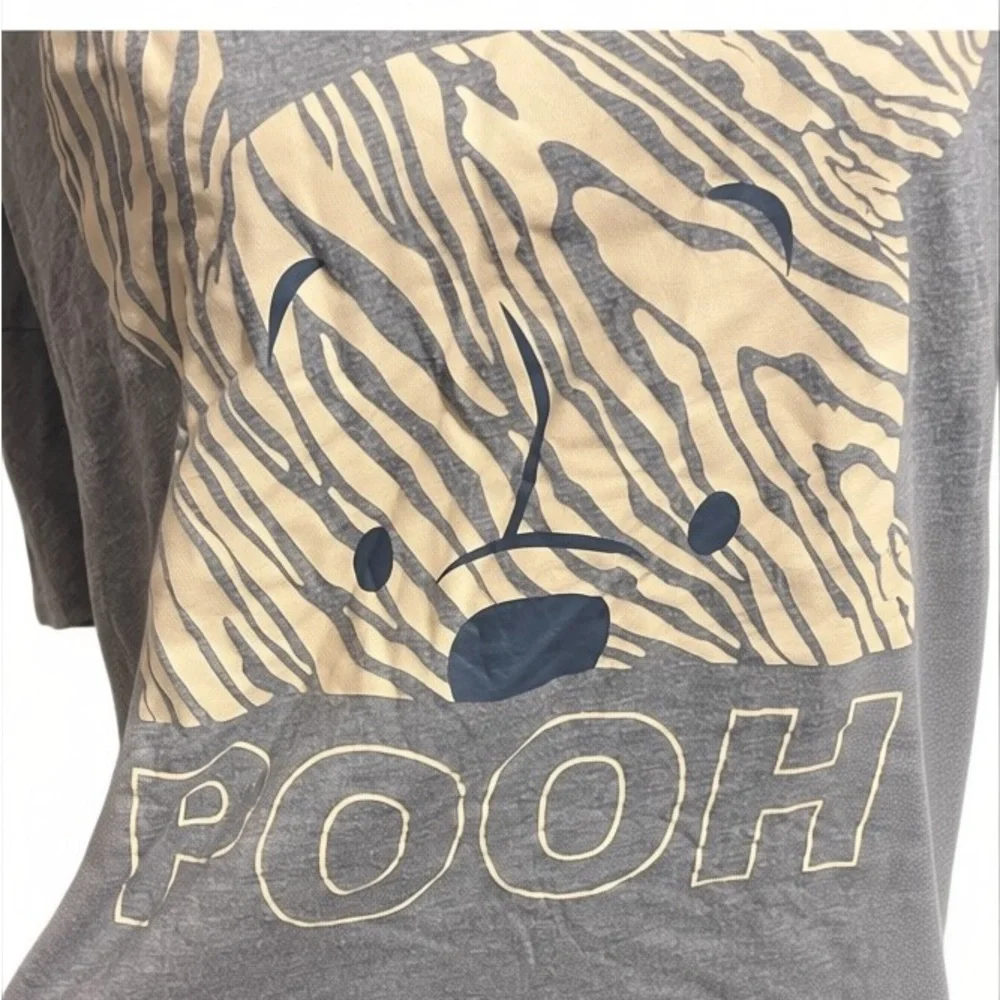 Disney Gray Cropped T-Shirt with Pooh Bear Design - Picture 2 of 8